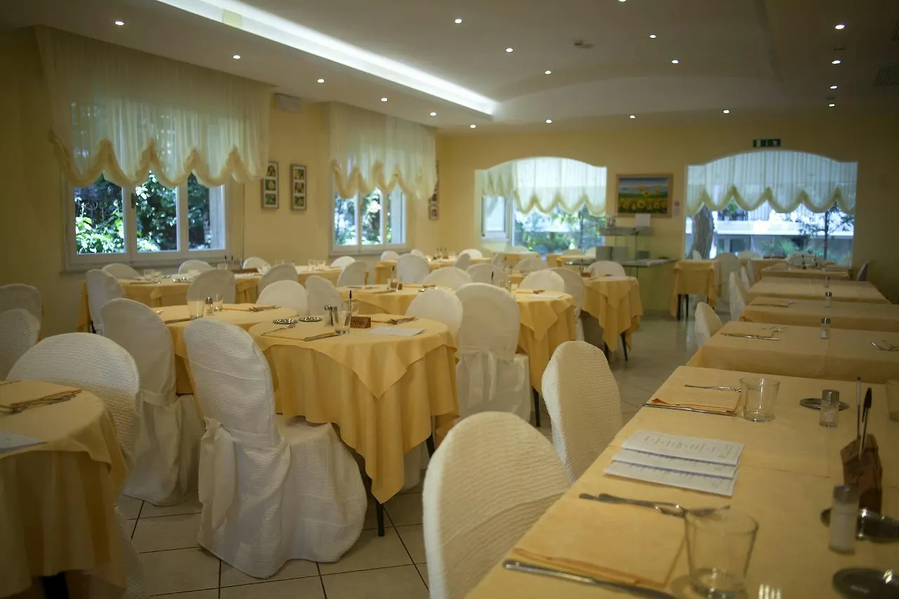 Hotel Cannes - In Pieno Centro Ριτσιόνε