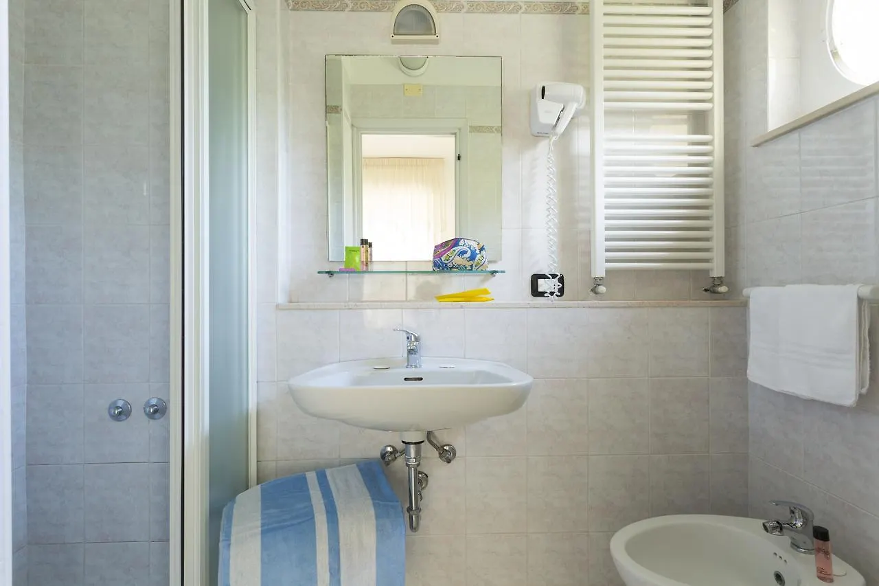 Hotel Cannes - In Pieno Centro Ριτσιόνε