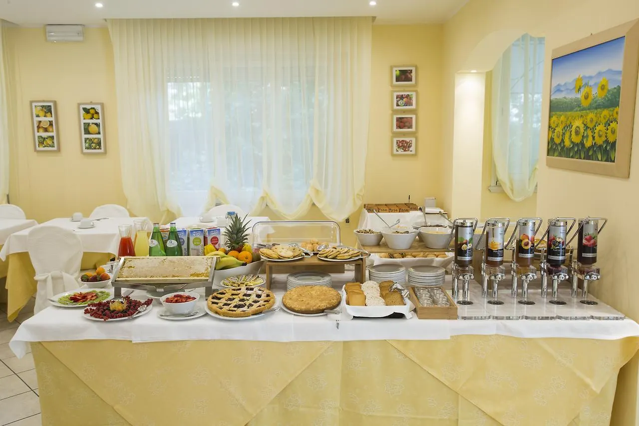 Hotel Cannes - In Pieno Centro Ριτσιόνε 3*,