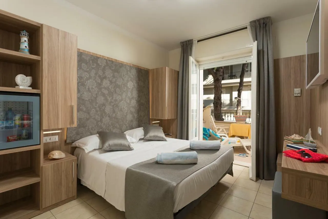 Hotel Cannes - in pieno centro Riccione 3*,  Italia